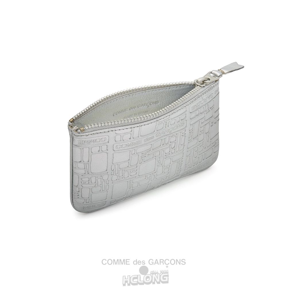 Comme Des Garcons CDG Wallet - Wallet Embossed Logo Zip Pouch - SA8100EG Embossed Logo Sølv | 02475-RFNQ